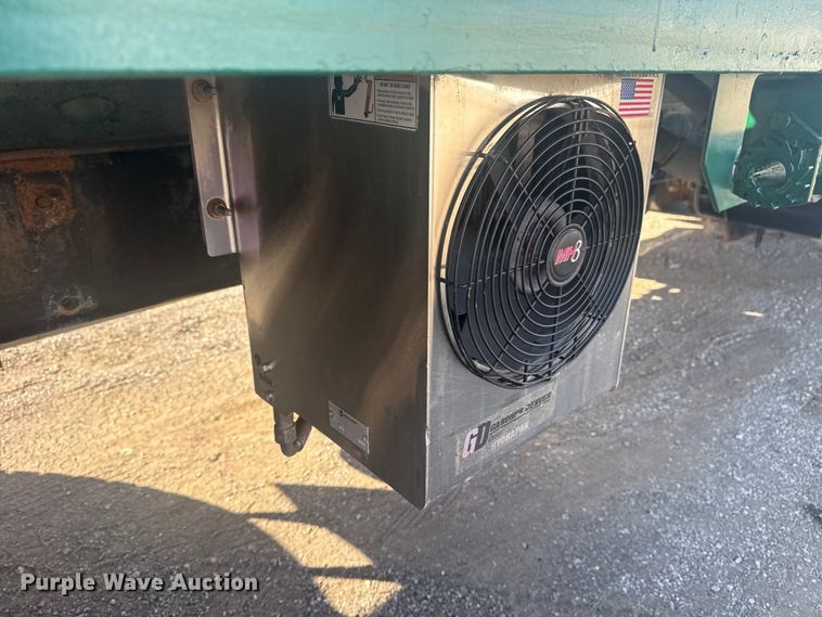 image for item EG1756 2007 Peterbilt 357 flatbed truck