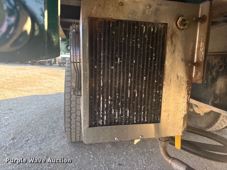 image for item EG1756 2007 Peterbilt 357 flatbed truck