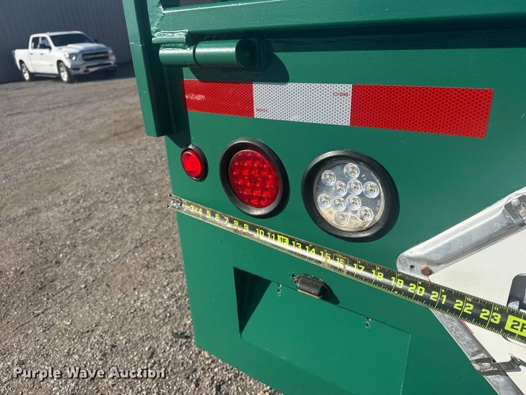 image for item EG1756 2007 Peterbilt 357 flatbed truck