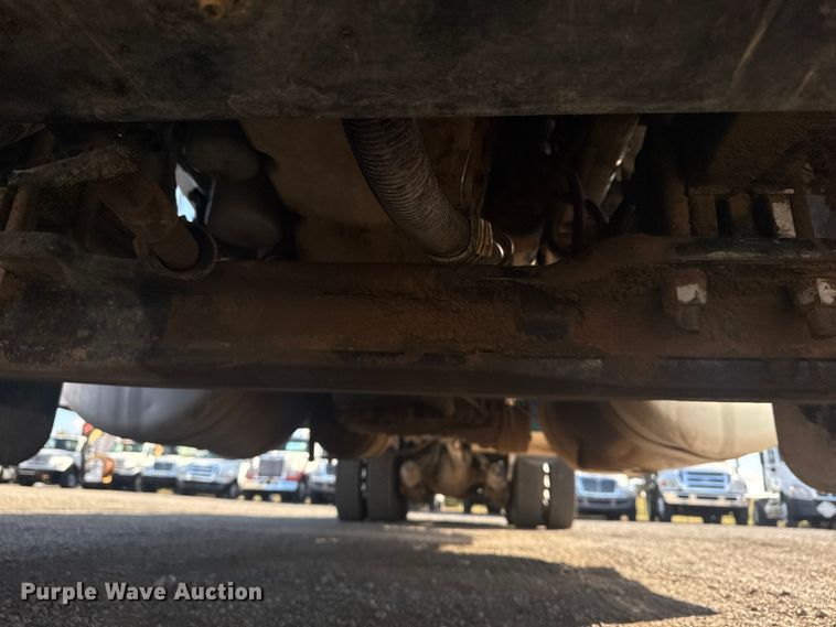 image for item EG1756 2007 Peterbilt 357 flatbed truck