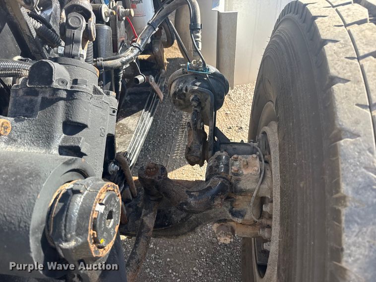 image for item EG1756 2007 Peterbilt 357 flatbed truck