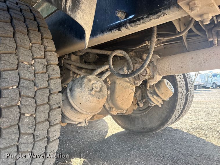 image for item EG1756 2007 Peterbilt 357 flatbed truck