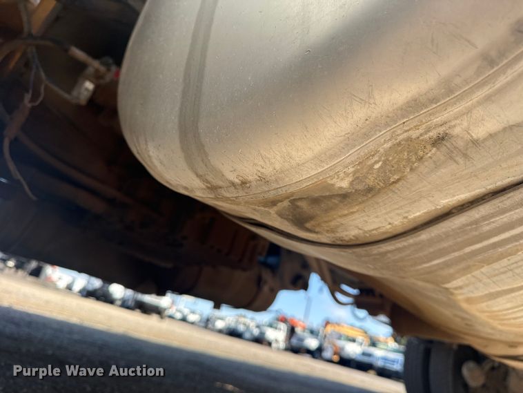 image for item EG1756 2007 Peterbilt 357 flatbed truck