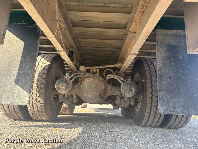 image for item EG1756 2007 Peterbilt 357 flatbed truck