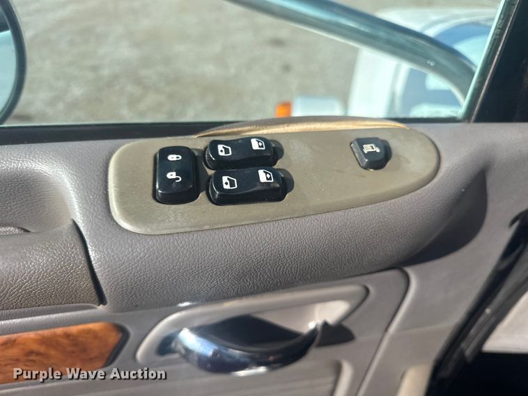 image for item EG1756 2007 Peterbilt 357 flatbed truck