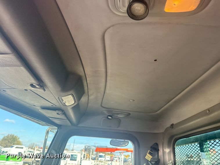 image for item EG1756 2007 Peterbilt 357 flatbed truck