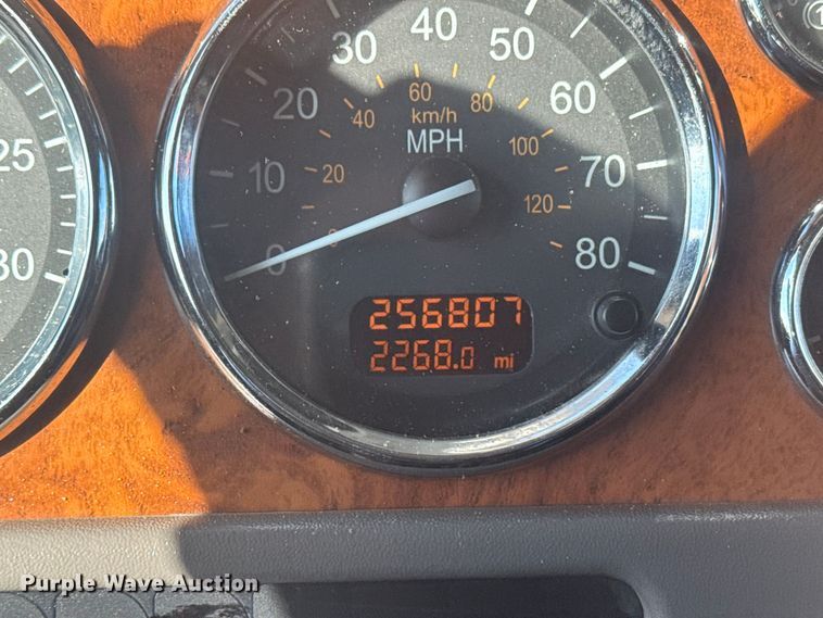 image for item EG1756 2007 Peterbilt 357 flatbed truck