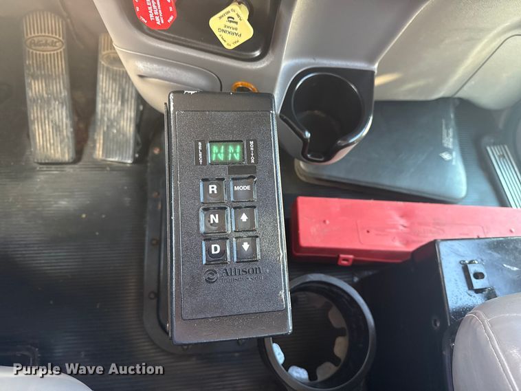 image for item EG1756 2007 Peterbilt 357 flatbed truck