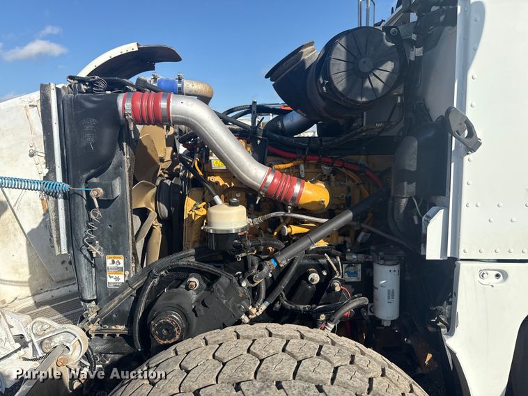 image for item EG1756 2007 Peterbilt 357 flatbed truck