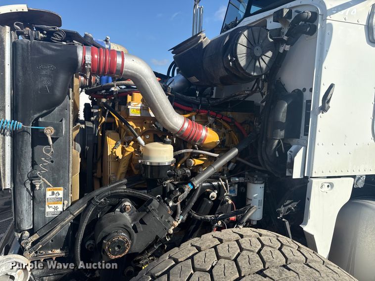 image for item EG1756 2007 Peterbilt 357 flatbed truck