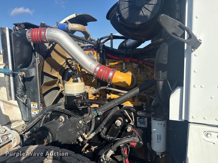 image for item EG1756 2007 Peterbilt 357 flatbed truck