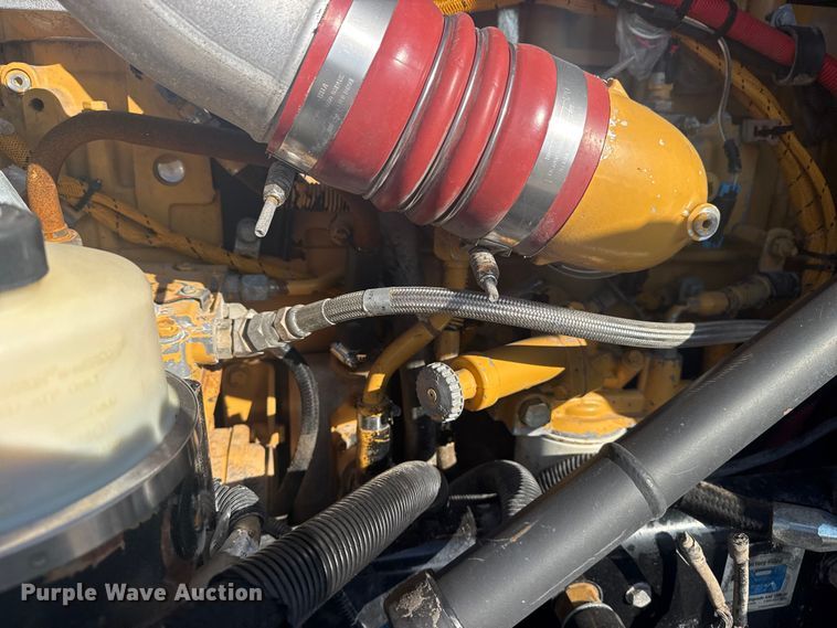 image for item EG1756 2007 Peterbilt 357 flatbed truck