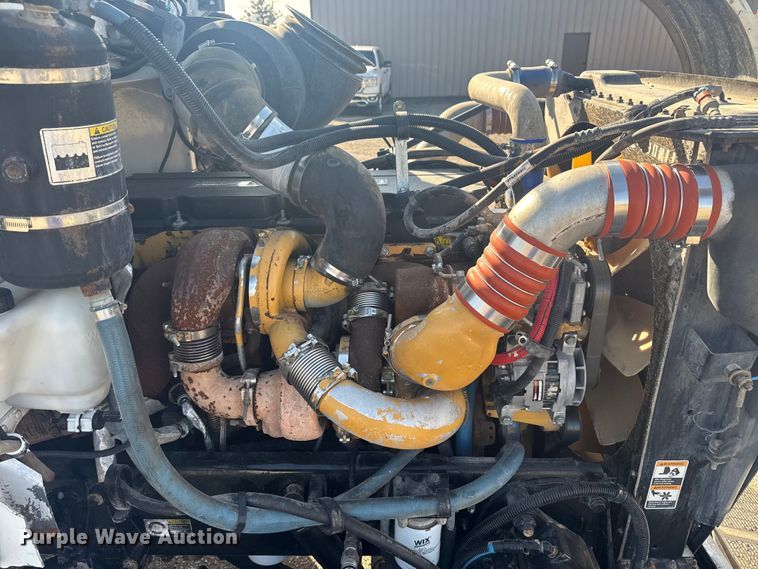 image for item EG1756 2007 Peterbilt 357 flatbed truck