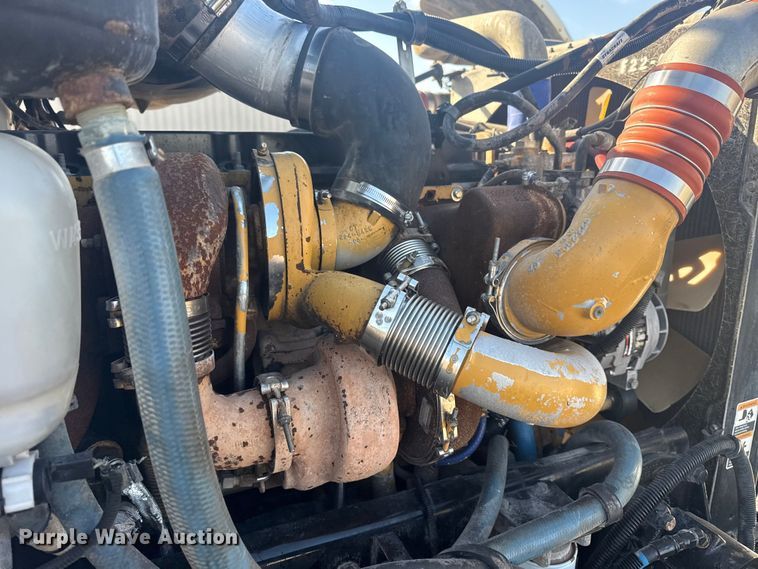 image for item EG1756 2007 Peterbilt 357 flatbed truck