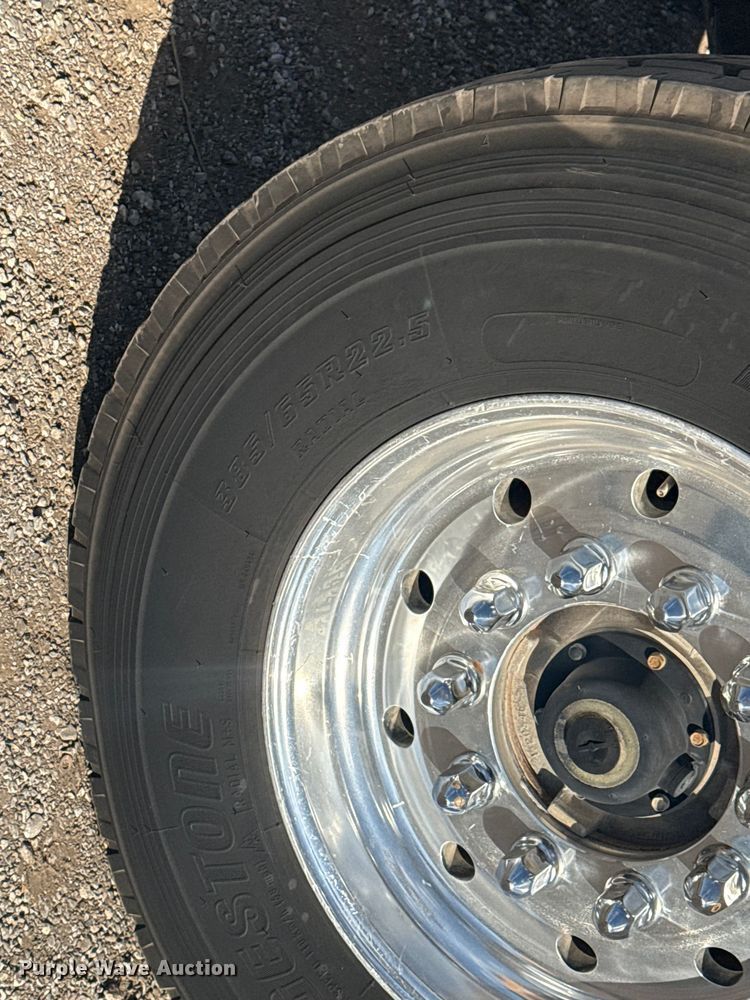 image for item EG1756 2007 Peterbilt 357 flatbed truck