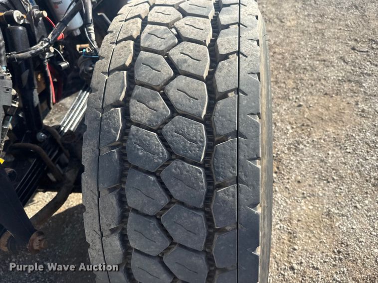 image for item EG1756 2007 Peterbilt 357 flatbed truck