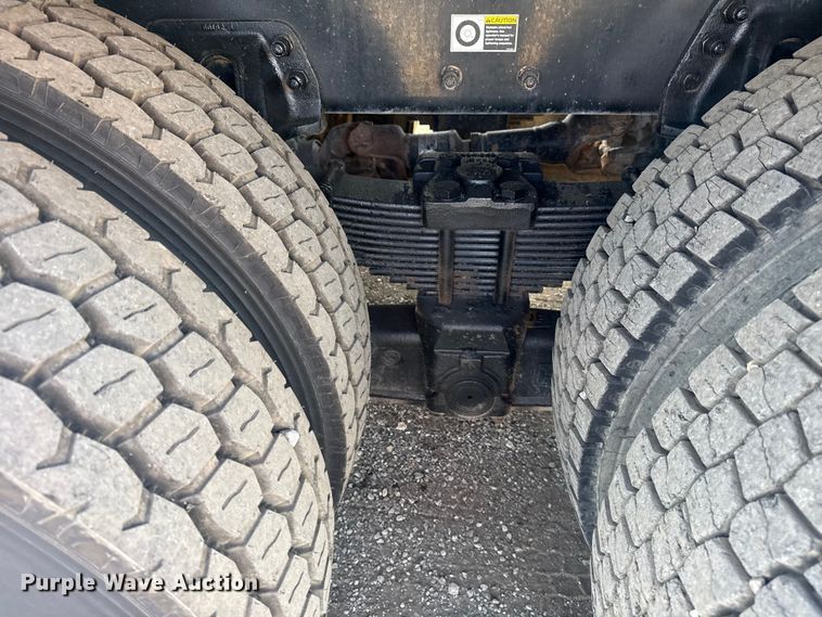 image for item EG1756 2007 Peterbilt 357 flatbed truck