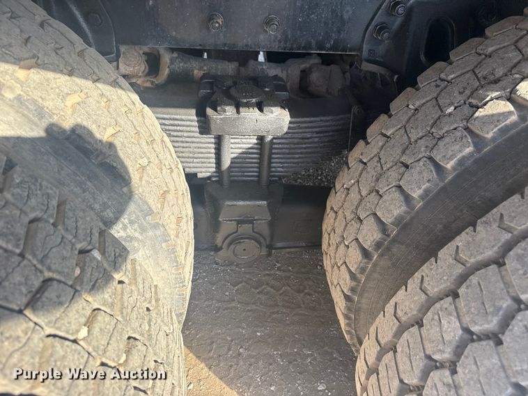 image for item EG1756 2007 Peterbilt 357 flatbed truck