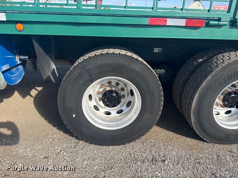 image for item EG1756 2007 Peterbilt 357 flatbed truck