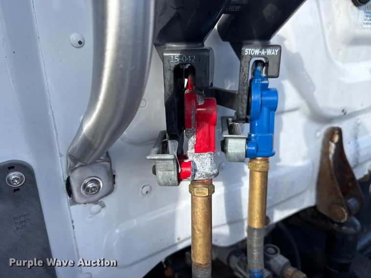 image for item EG1887 2014 Freightliner Cascadia 125 semi truck