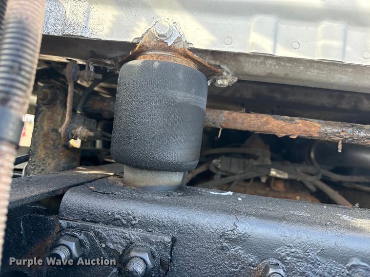 image for item EG1887 2014 Freightliner Cascadia 125 semi truck