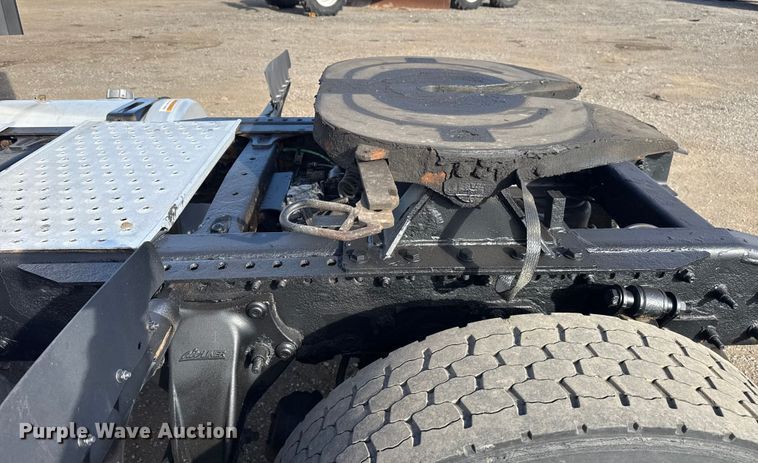 image for item EG1887 2014 Freightliner Cascadia 125 semi truck