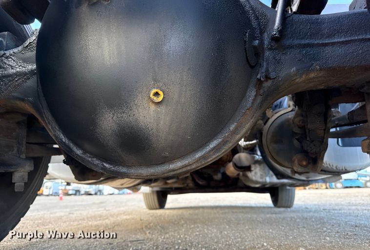 image for item EG1887 2014 Freightliner Cascadia 125 semi truck