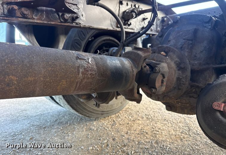 image for item EG1887 2014 Freightliner Cascadia 125 semi truck