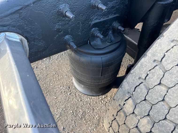 image for item EG1887 2014 Freightliner Cascadia 125 semi truck