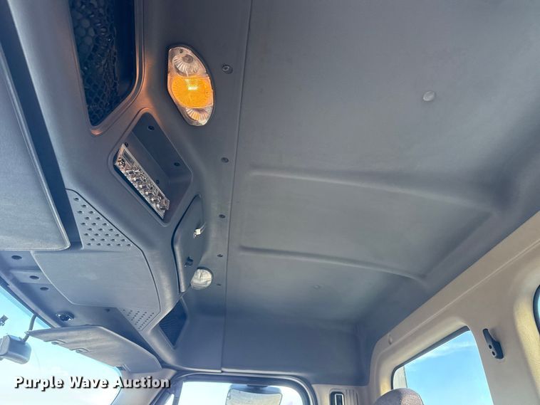 image for item EG1887 2014 Freightliner Cascadia 125 semi truck