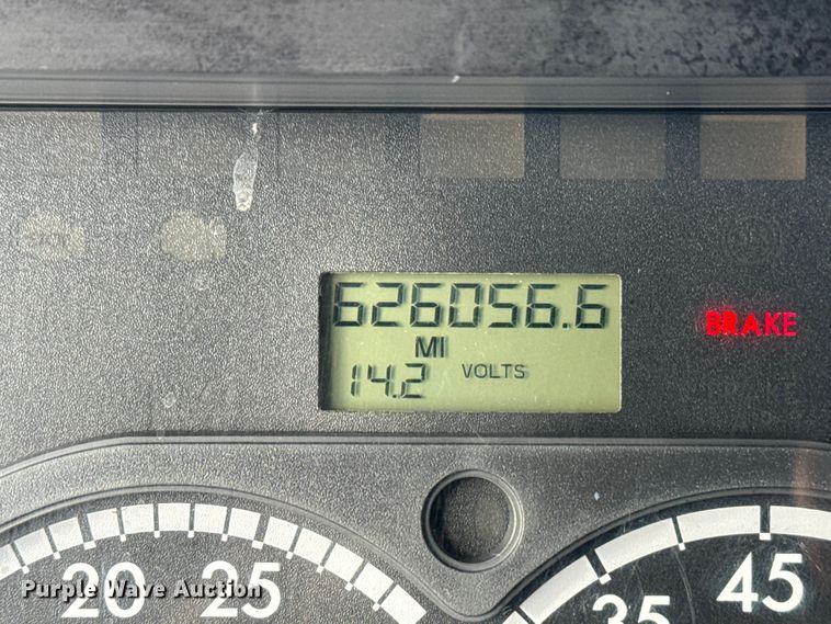 image for item EG1887 2014 Freightliner Cascadia 125 semi truck