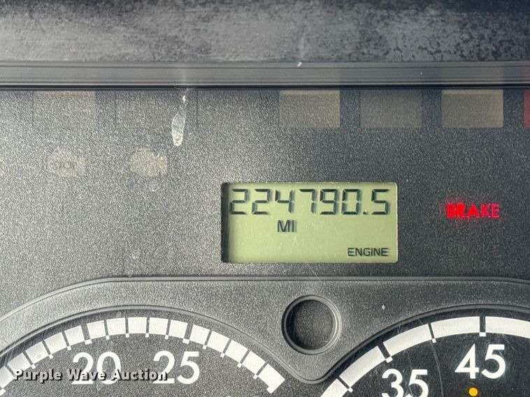 image for item EG1887 2014 Freightliner Cascadia 125 semi truck