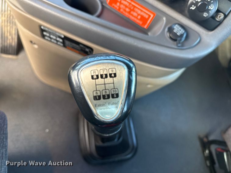 image for item EG1887 2014 Freightliner Cascadia 125 semi truck