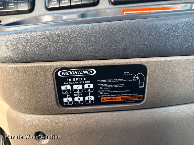 image for item EG1887 2014 Freightliner Cascadia 125 semi truck