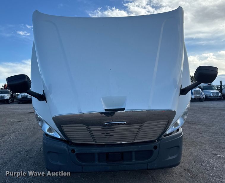 image for item EG1887 2014 Freightliner Cascadia 125 semi truck