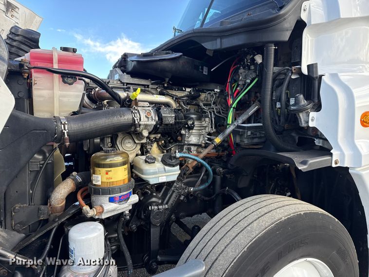 image for item EG1887 2014 Freightliner Cascadia 125 semi truck