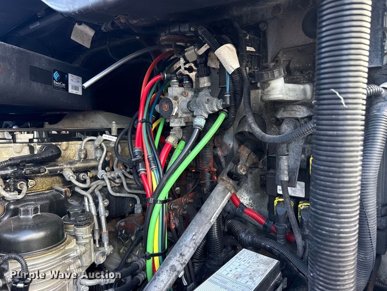 image for item EG1887 2014 Freightliner Cascadia 125 semi truck