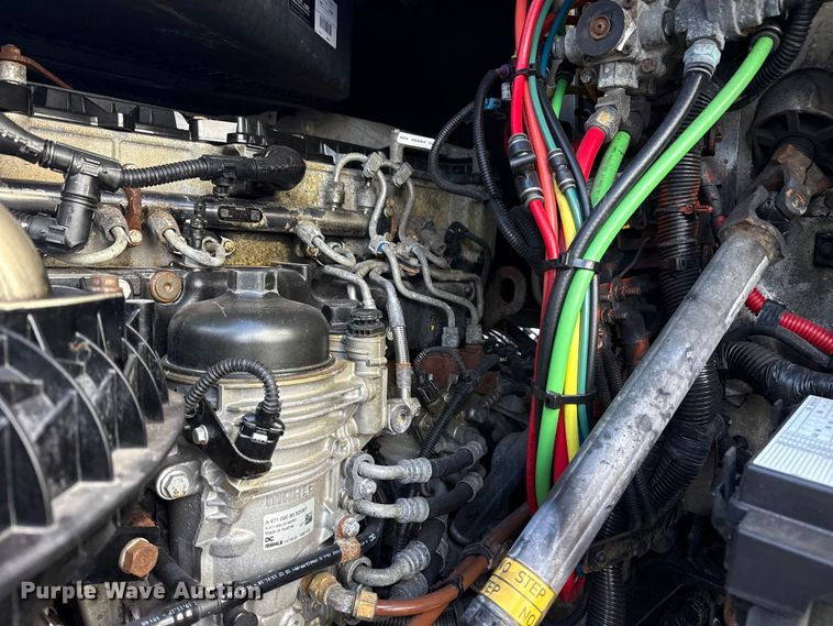 image for item EG1887 2014 Freightliner Cascadia 125 semi truck