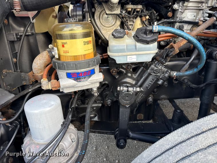 image for item EG1887 2014 Freightliner Cascadia 125 semi truck