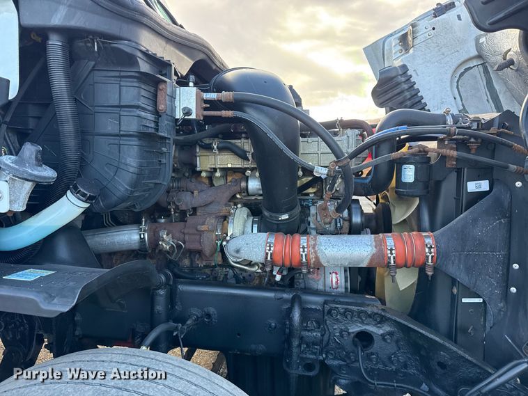 image for item EG1887 2014 Freightliner Cascadia 125 semi truck