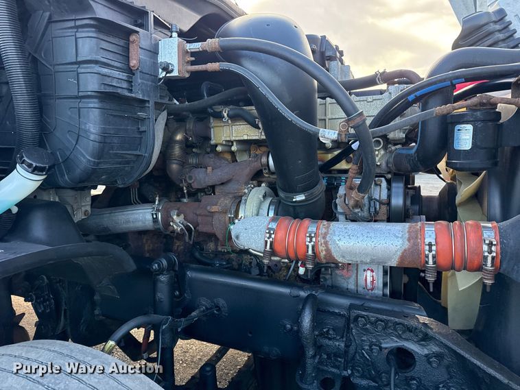 image for item EG1887 2014 Freightliner Cascadia 125 semi truck