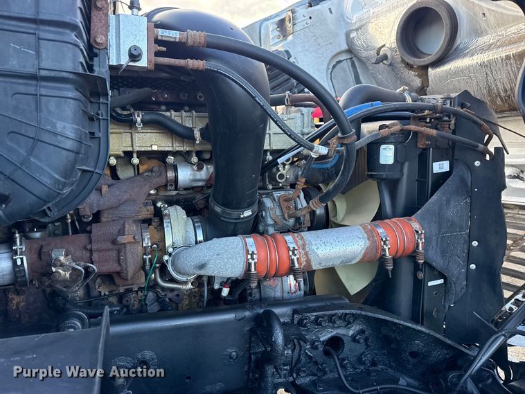 image for item EG1887 2014 Freightliner Cascadia 125 semi truck