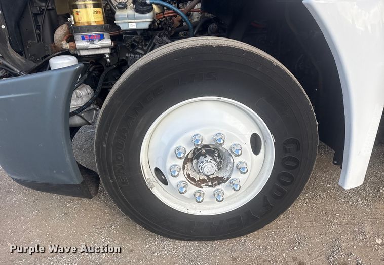 image for item EG1887 2014 Freightliner Cascadia 125 semi truck