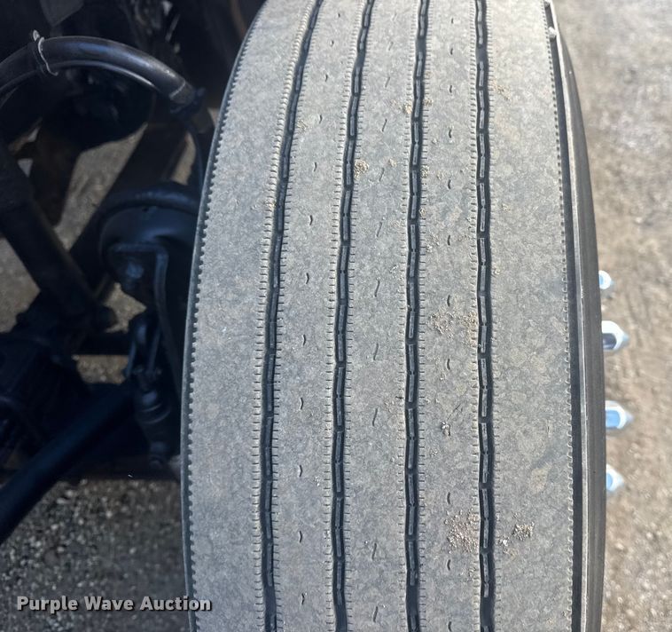 image for item EG1887 2014 Freightliner Cascadia 125 semi truck