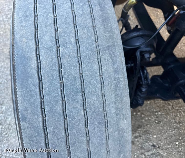 image for item EG1887 2014 Freightliner Cascadia 125 semi truck