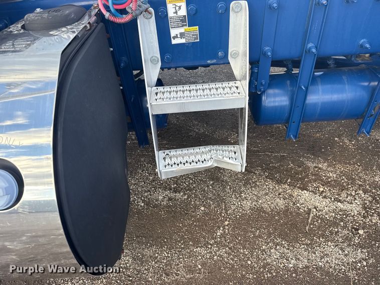 image for item EG1953 2012 Peterbilt 337 semi truck