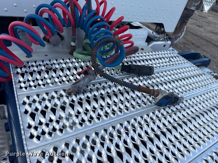 image for item EG1953 2012 Peterbilt 337 semi truck