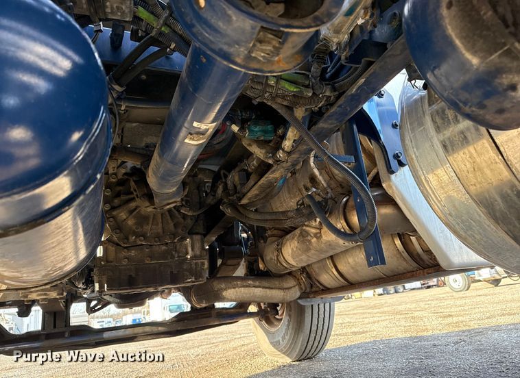 image for item EG1953 2012 Peterbilt 337 semi truck