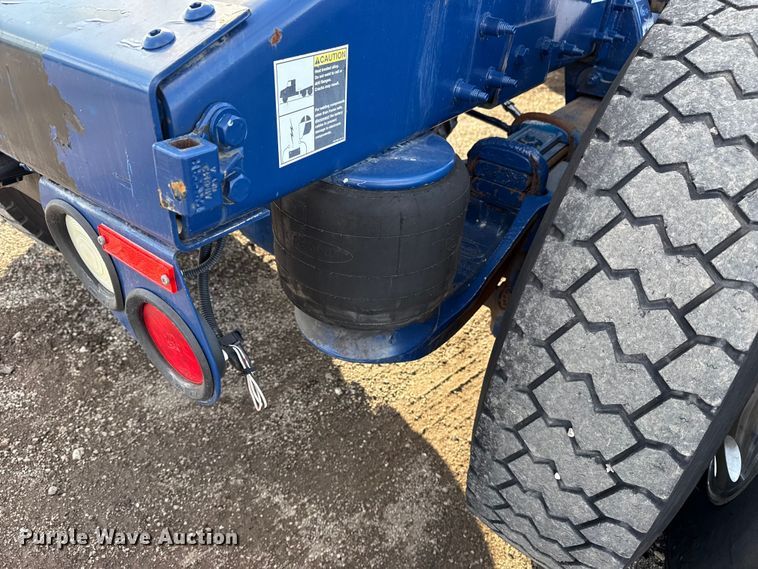 image for item EG1953 2012 Peterbilt 337 semi truck