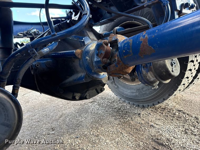 image for item EG1953 2012 Peterbilt 337 semi truck